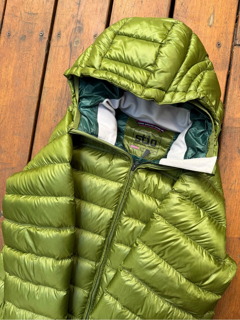 Stio Women's Hometown Hooded Parka in Autumn Green - Picture 3 of 8